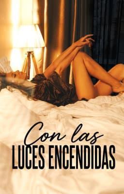 Cover image for Con las luces encendidas